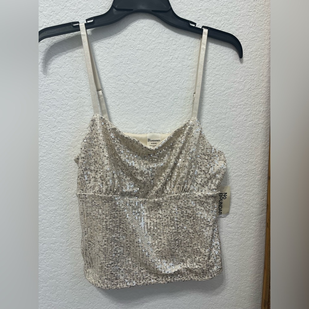 NWT—- sequined white spegetti strap crop top